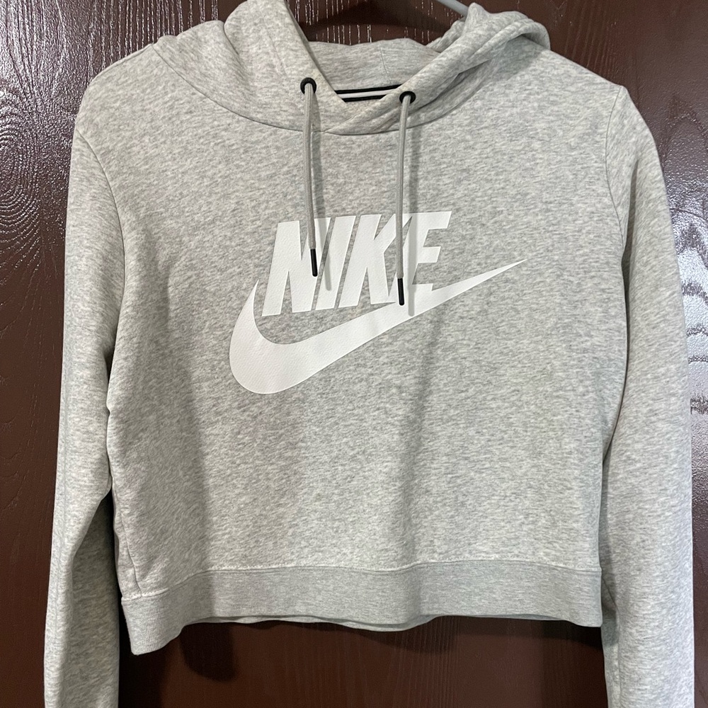 Cropped Nike Hoodie